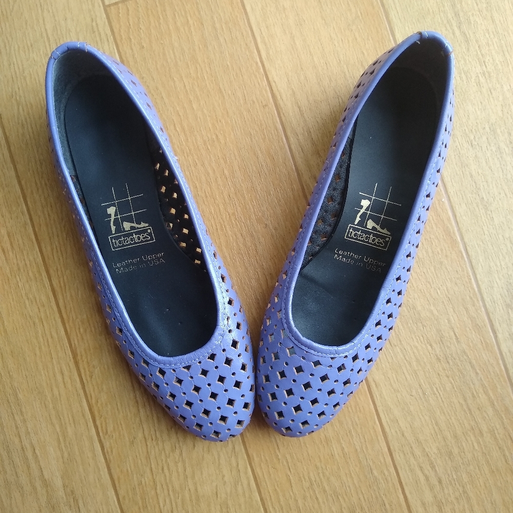Periwinkle tic•tac•toes vintage cutout flats